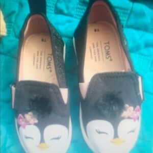 TOMS Kids Penguin Slippers - Black and White